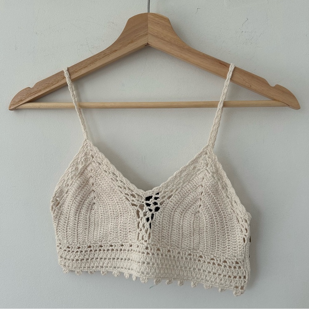 MINKPINK CREAM CROCHET CROP TOP SIZE S